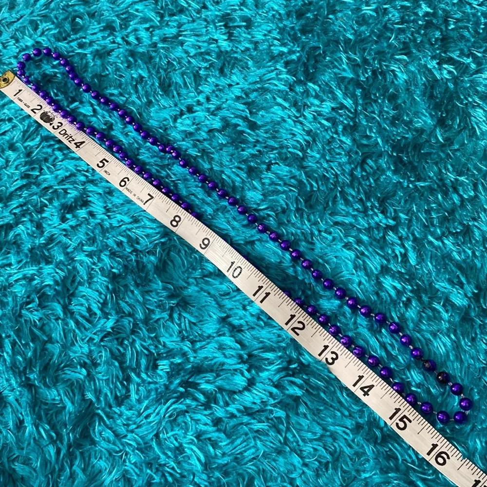 Purple plastic spherical beads necklace - Picture 7 of 8